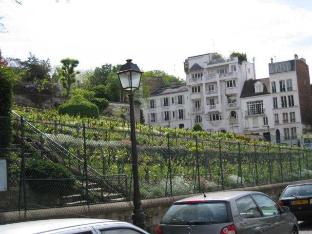 Quiet Apartment Hill Of Montmartre Paris Exterior foto